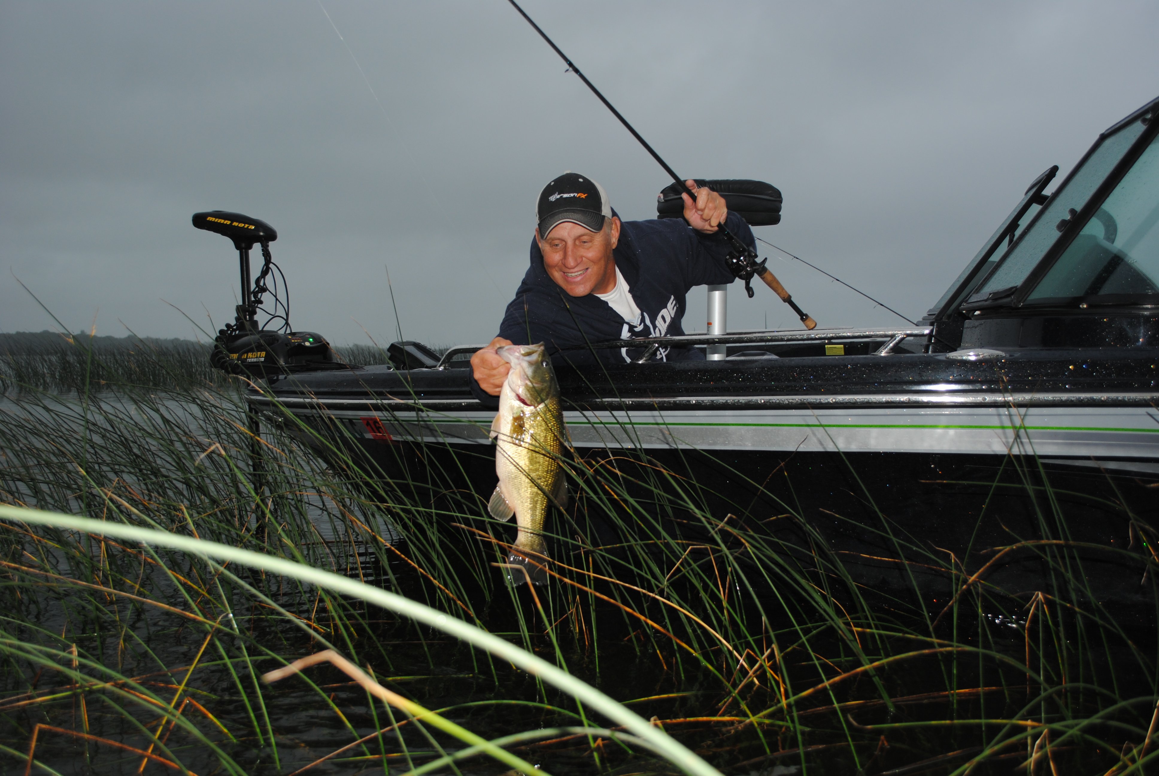 Flipping and pitching tactics for bass fishing