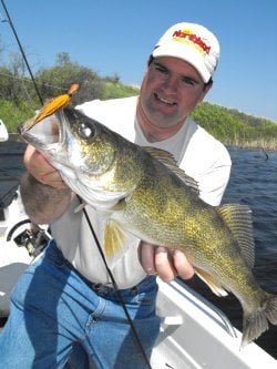 HAIR JIG WALLEYES on Green Bay (Super Early Spring Fishing in